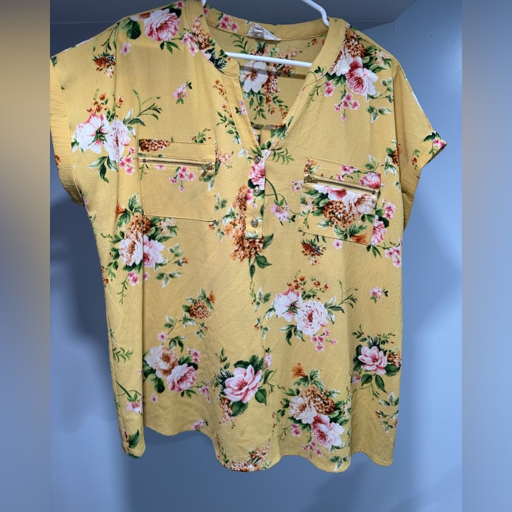 Women’s plus blouse